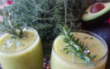 Smoothie avocat-concombre au romarin