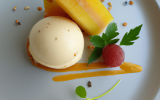 Glace au calisson et son coulis de Melon vanillé