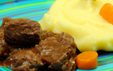 Carbonnade à l'irlandaise et son trio de purée aux couleurs irlandaises