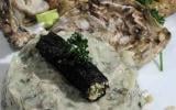 Tartare d'algues et huîtres, rouleau de nori, sablé breton
