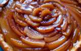 Tarte Tatin à notre façon, aux pommes et poires des vergers d'Ile-de-France au caramel miellé du Gâtinais