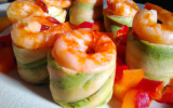 Rouleaux de poivrons, gambas et guacamol