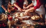 Simone Zanoni révèle ses secrets pour faire des biscuits à la cannelle avec des chutes de pâte feuilletée, parfait pour Noël !
