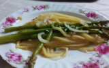 Spaghetti à la compotée d'oignons et asperges