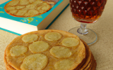 Galettes normandes accompagnées de cidre chaud