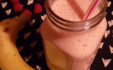 Smoothie rafraîchissant aux framboises et à la banane