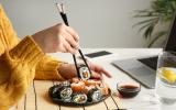 Grâce à cet ustensile, vous pourrez faire vos sushis maison en 10 minutes chrono !