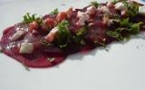 Carpaccio de betterave, féta, menthe et vinaigrette à la fraise