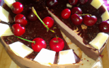 Cheesecake chocolat noir/cerises.