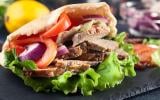 Pourquoi appelle-t-on les kebabs des sandwichs grecs ?