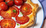 Tarte feuilletée tomates et roquefort