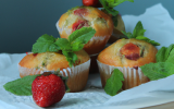 Muffins aux fraises et à la menthe fraîche