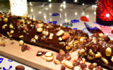 Bûche de Noël aux cacahuètes et pépites de chocolat