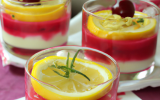 Verrines de crème au citron sur coulis de fruits rouges