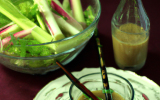 Salade de céleri en branches et sa vinaigrette à la tokyoïte