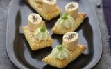 Feuilleté au sésame, chantilly wasabi et Apérivrais Saumon