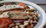 Salade de haricots blancs et tomates à l'émincé de thon