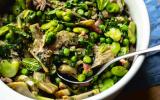 Parfaite pour la saison : Luana Belmondo partage sa recette de vignarola, une cocotte aux légumes printaniers