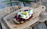 Œufs à la couille d’âne comme une bruschetta