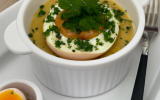 Œuf cocotte aux cèpes, coulis de persil