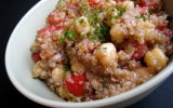 Salade de quinoa aux pois chiches et tomates