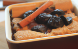 Cobbler aux prunes et pain d'épices