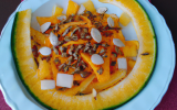 Salade croquante de pastèque, melon et concombre au citron et graines de potiron