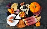 Cette recette de brie momie va faire sensation lors de votre apéro d’Halloween !