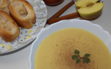 Velouté de panais au jus de pommes et pain d'épices