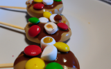 Sucette à la banane, au chocolat et aux M&M's