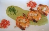 Brochettes de gambas au coulis de courgettes