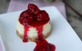 Mini New York cheesecakes avec compotée de framboises