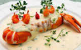 Suprême de volaille fermière farcie aux langoustines, sauce bisque