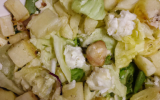 Salade coquillettes, roquefort et poire