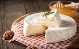 Ni feta, ni mozza : cette recette de brie fouetté aux pêches et miel va devenir votre nouveau chouchou de l’apéro d’été
