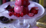 Glace à la fraise au sirop de violette