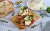 Bruschetta au Gorgonzola AOP, jambon de Parme, noisettes grillées et roquette