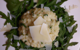 Risotto à l'épinard, roquette et fromage de brebis