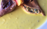 Pigeon en deux cuissons, crème d'ail et ail confit