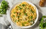 “Une de mes pâtes préférées” : Luana Belmondo dévoile sa délicieuse recette de spaghettis au persil !