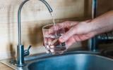 Perles en céramique, charbon, que valent vraiment ces solutions pour filtrer l’eau du robinet ? 60 Millions de consommateurs s’est penché sur la question