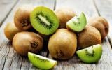 Vous jetez la peau du kiwi, pourtant il serait bon de la manger !