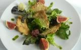 Nougatines d'ail de Lomagne et amandes, salade mesclun gésiers, figues