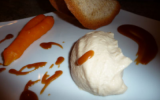 Carottes glacées à l'Orange, Quenelle de Mousse à la Pomme et Caramel Beurre Salé, Tuile à la Cannelle