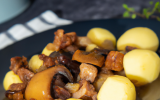 Fricassée de pommes de terre, champignons aux raisins