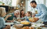 “La science et les nutritionnistes se sont longtemps déchirés sur la question” : Mac Lesggy explique pourquoi il est préférable de dîner tôt