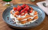 “Sans mascarpone, oui c’est possible” : cette diététicienne partage sa recette tiramisu aux fraises très frais et léger
