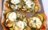 Pizza végétarienne aux courgettes