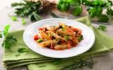 Penne rigate aux légumes méditerranéens et herbes fraîches