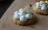 Sablés au Roquefort, sa Chantilly et sa Chips de Poire